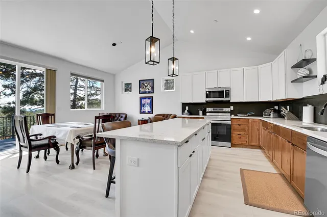 a en suite bathroom with a shower