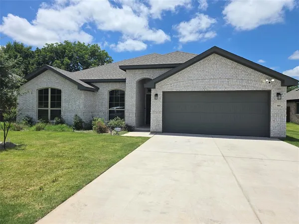 $360,000 | 905 McAnear Street, Cleburne, TX 76033