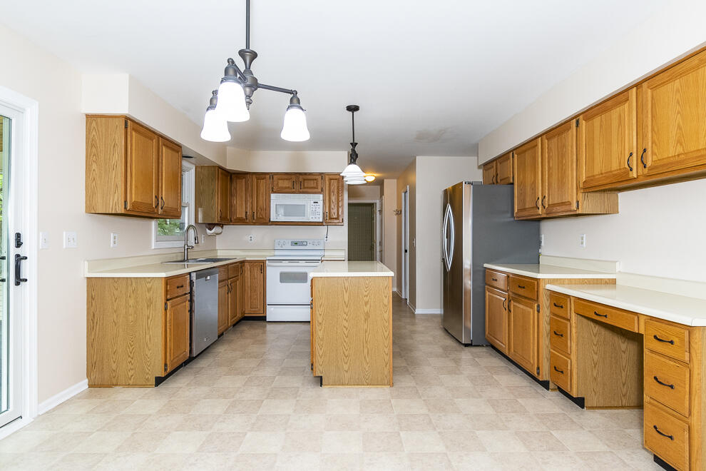 6332 Rothbury Street Portage, MI 49024 - Photo 15 of 51 RN5_1885