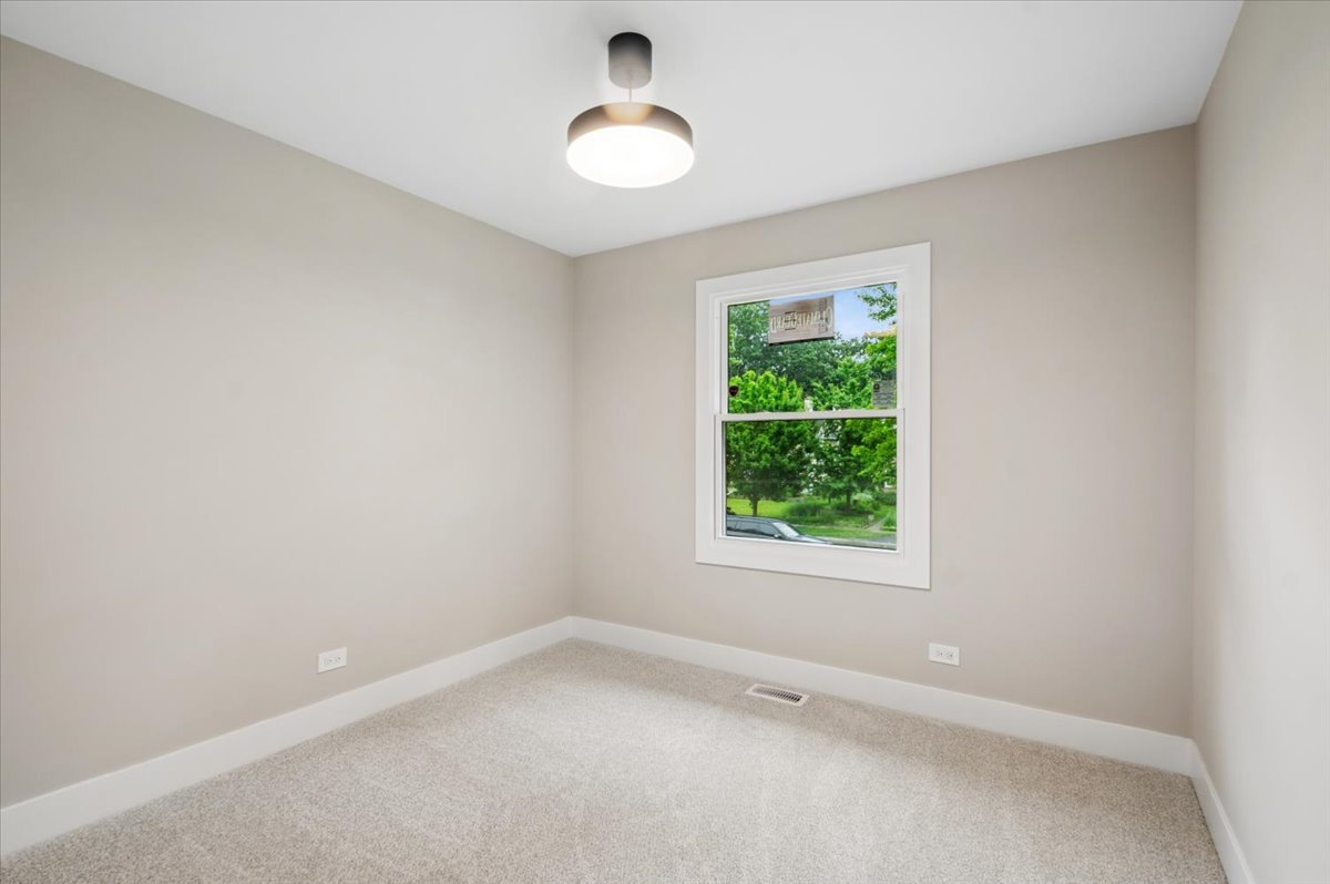 5624 Dunham Road Downers Grove, IL 60516 - Photo 13 of 25 Gallery Image 13