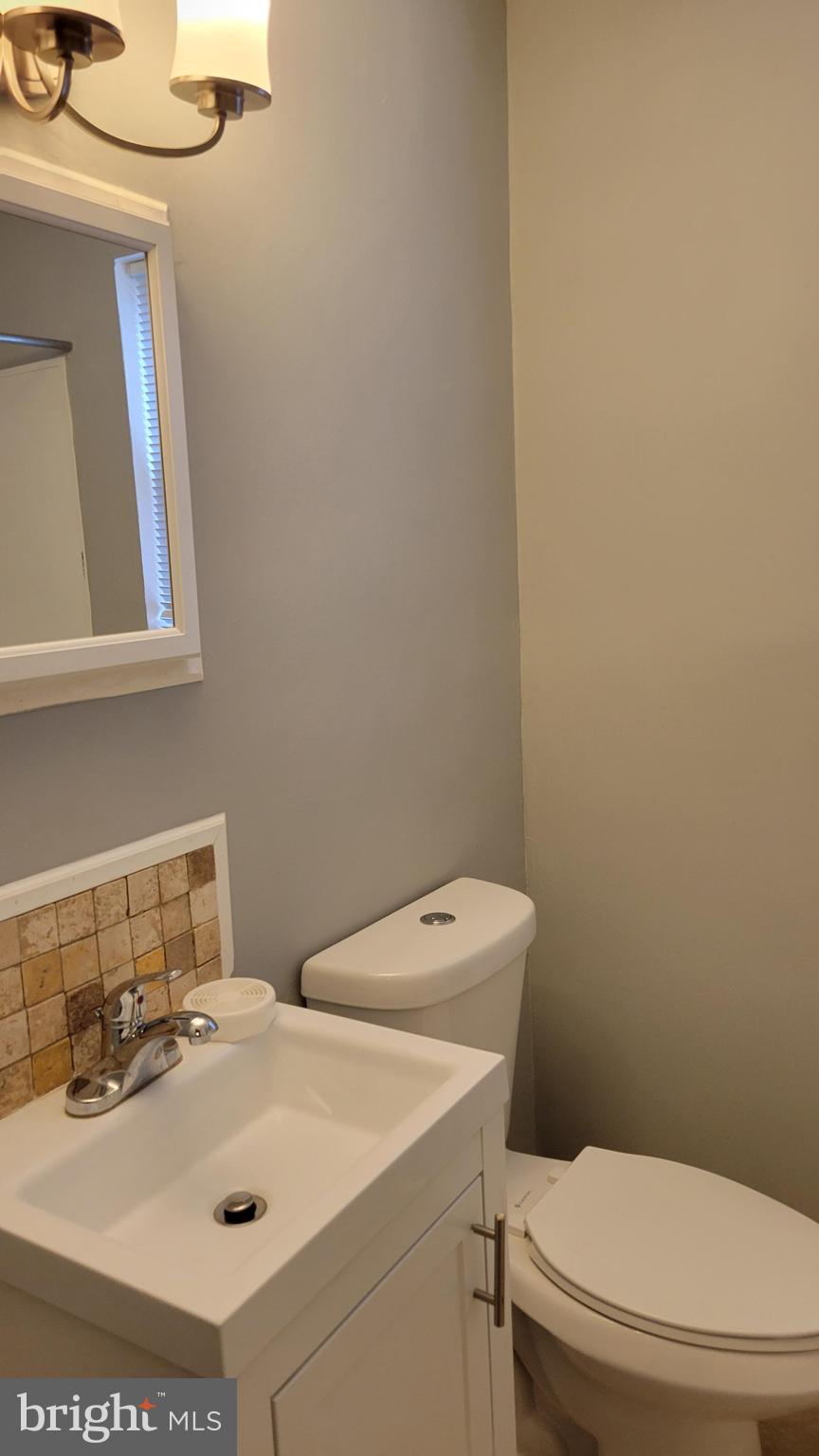 6952 Reisterstown Road Baltimore, MD 21215 - Photo 10 of 14 Bathroom