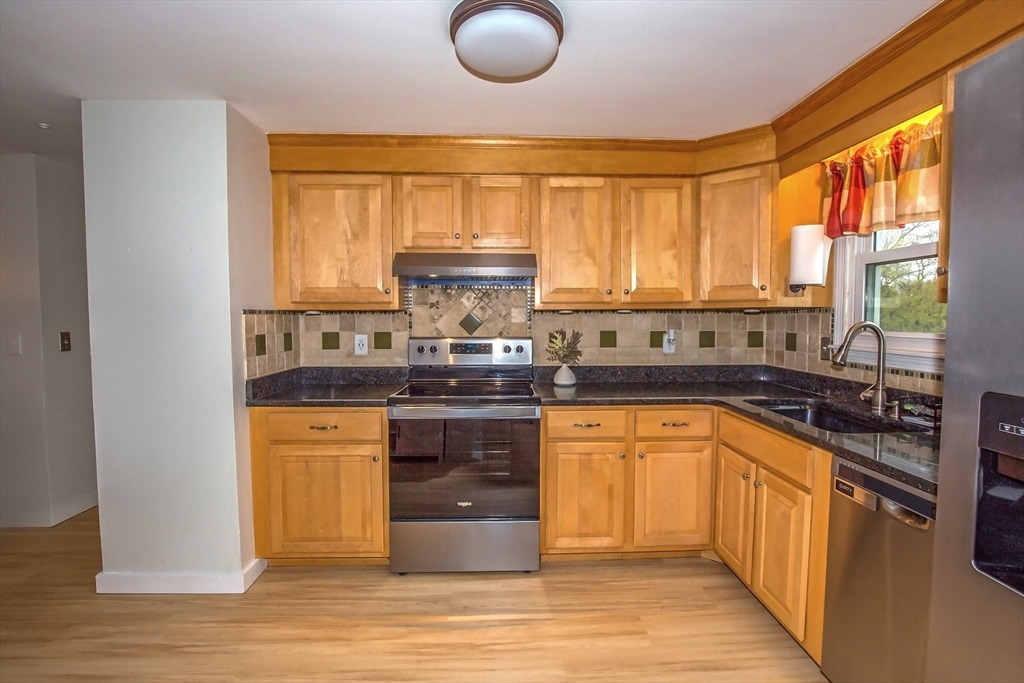 285 Ellendale Circle Springfield, MA 01128 - Photo 11 of 33 Gallery Image 11