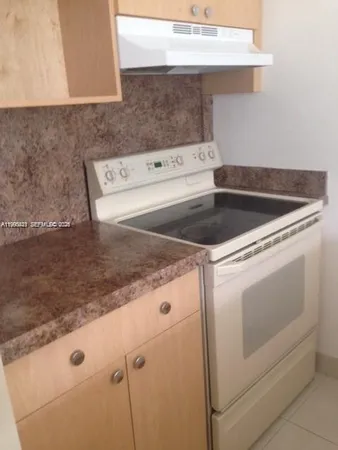 $1,800 | 5501 Northwest 7th Street, Unit E219, Miami, FL 33126