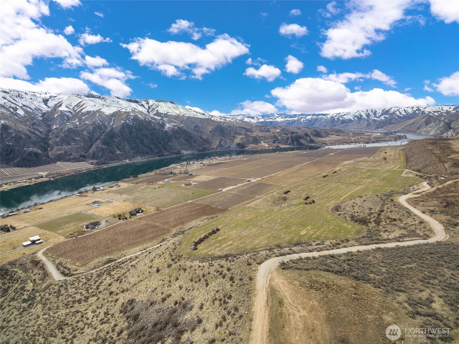 15 Chelan Butte Road Chelan, WA 98816 - Photo 27 of 31 a view of ocean view with beach