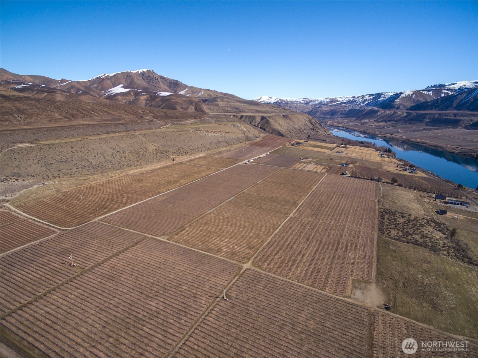 15 Chelan Butte Road Chelan, WA 98816 - Photo 7 of 31 a view of a tennis court