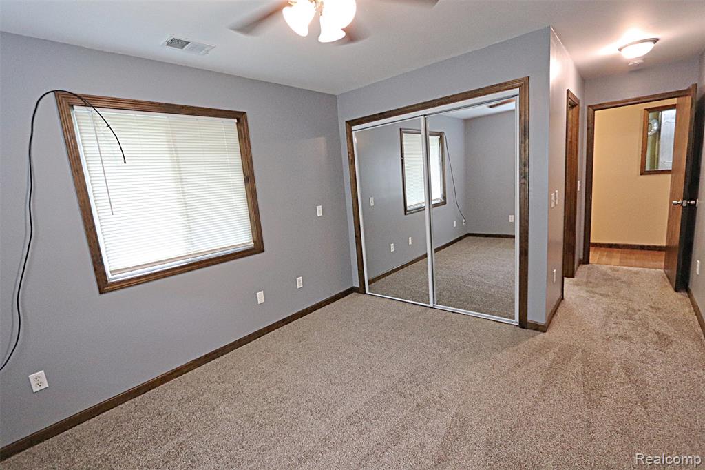 19554 Farmington Road Livonia, MI 48152 - Photo 22 of 40