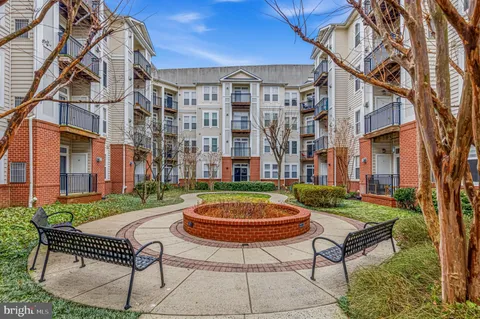 $435,000 | 2665 Prosperity Avenue, Unit 104, Fairfax, VA 22031