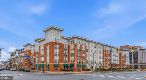 $435,000 | 2665 Prosperity Avenue, Unit 104, Fairfax, VA 22031