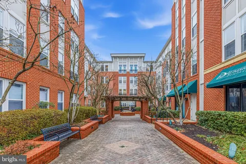 $435,000 | 2665 Prosperity Avenue, Unit 104, Fairfax, VA 22031