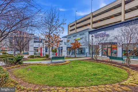 $435,000 | 2665 Prosperity Avenue, Unit 104, Fairfax, VA 22031