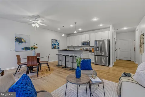 $425,000 | 2665 Prosperity Avenue, Unit 104, Fairfax, VA 22031