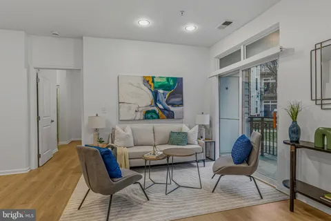 $425,000 | 2665 Prosperity Avenue, Unit 104, Fairfax, VA 22031