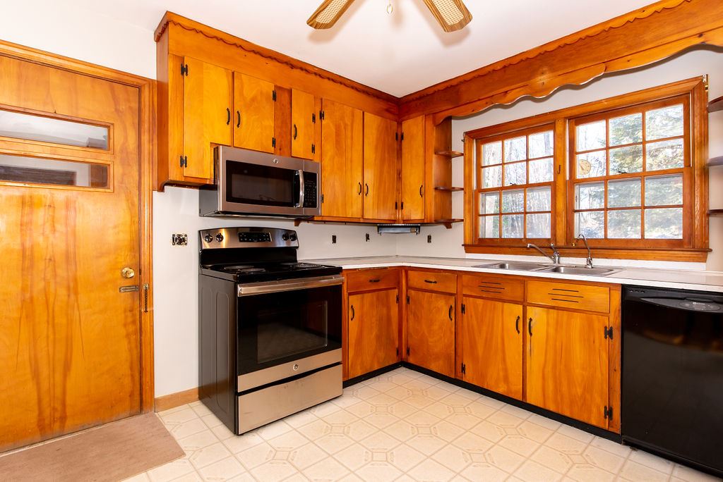 69 Bellamy Road Dover, NH 03820 - Photo 7 of 40