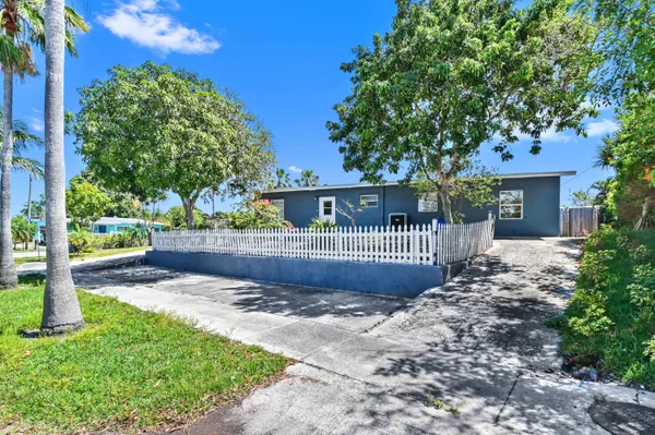 $3,900 | 1032 West Jennings Street, Lantana, FL 33462