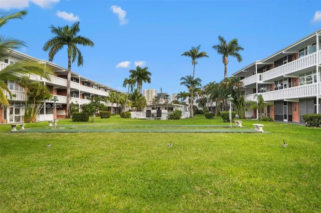 $190,000 | 141 Northeast 10th Avenue, Unit 26C, Hallandale Beach, FL 33009