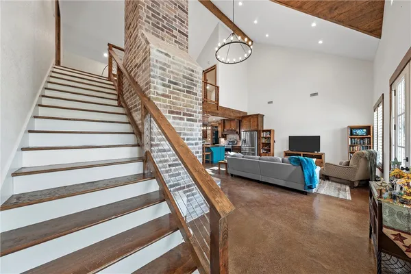 a view of entryway and hall