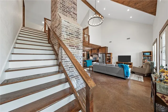 a view of entryway and hall
