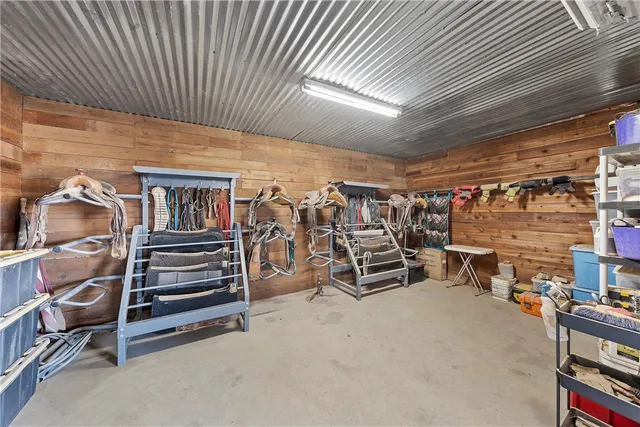 a view of entryway with couch