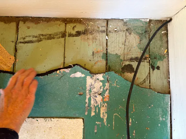 $305,000 | 11 Cottage Street, Vinalhaven, ME 04863