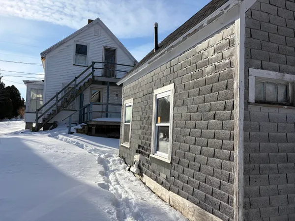 $305,000 | 11 Cottage Street, Vinalhaven, ME 04863