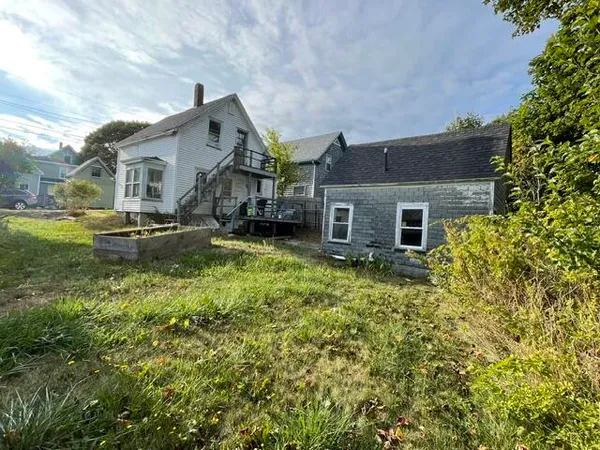 $305,000 | 11 Cottage Street, Vinalhaven, ME 04863