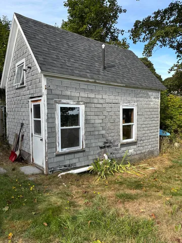 $305,000 | 11 Cottage Street, Vinalhaven, ME 04863