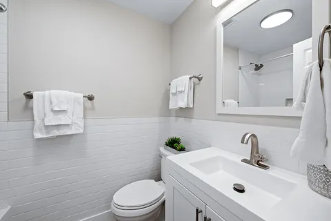 $195,000 | 7801 Shoal Creek Boulevard, Unit 203, Austin, TX 78757