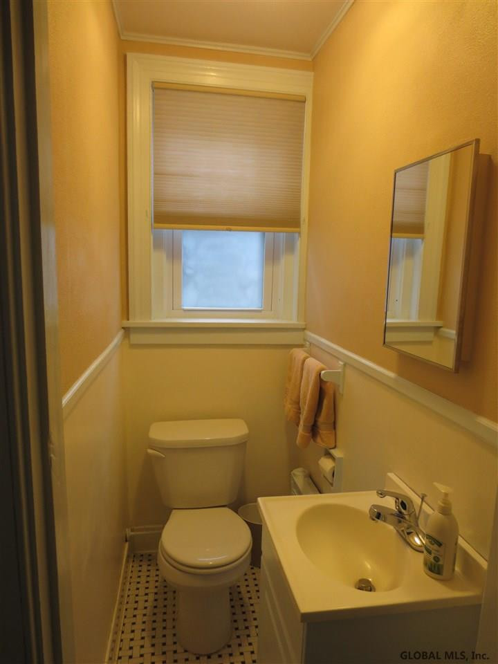 43 Winne Road Bethlehem, NY 12054 - Photo 8 of 21 Photo 8