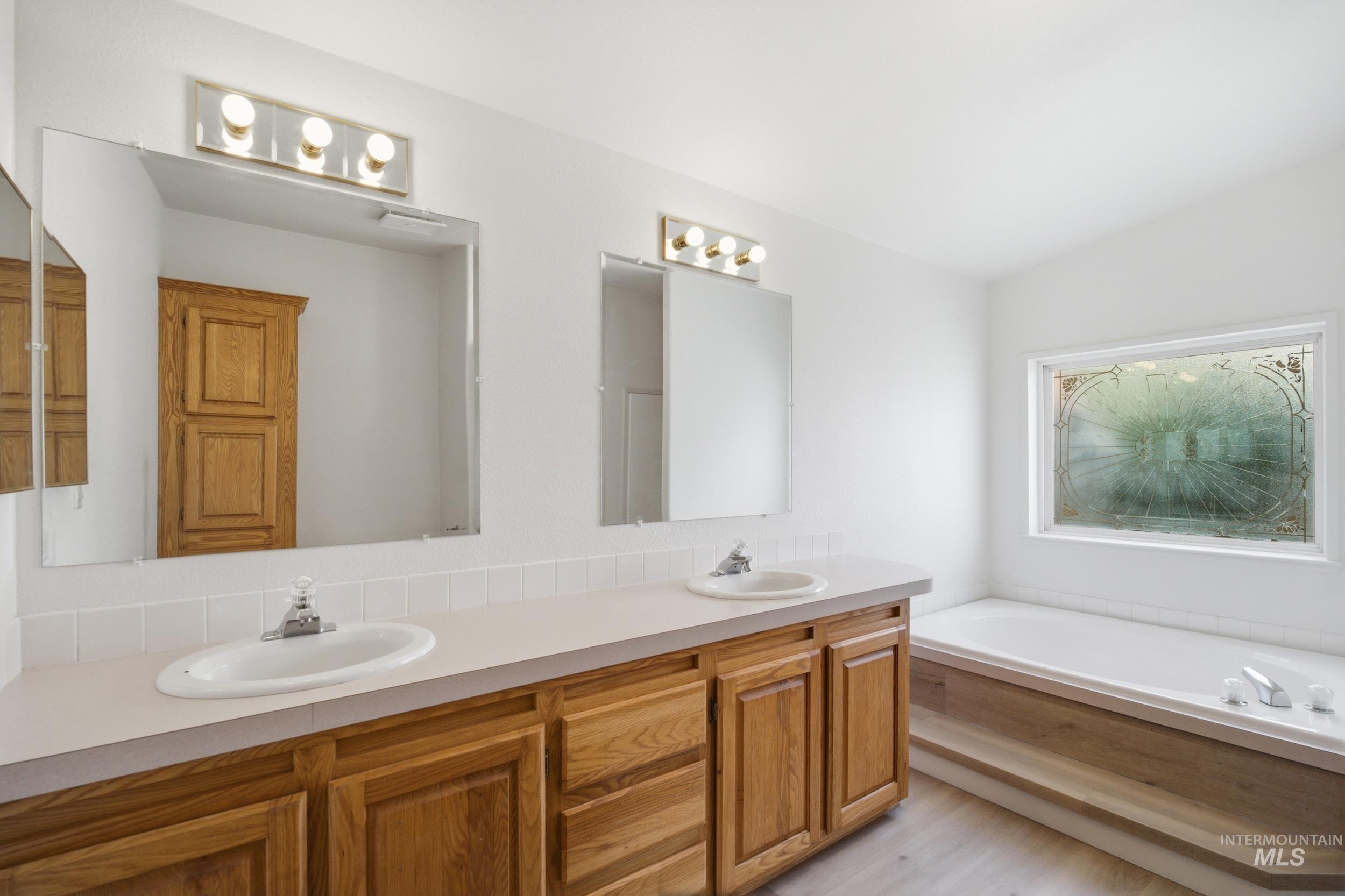 7422 Track Road Nampa, ID 83686 - Photo 22 of 50 Spacious room featuring vaulted ceilings, light gray carpeting, and two large windows