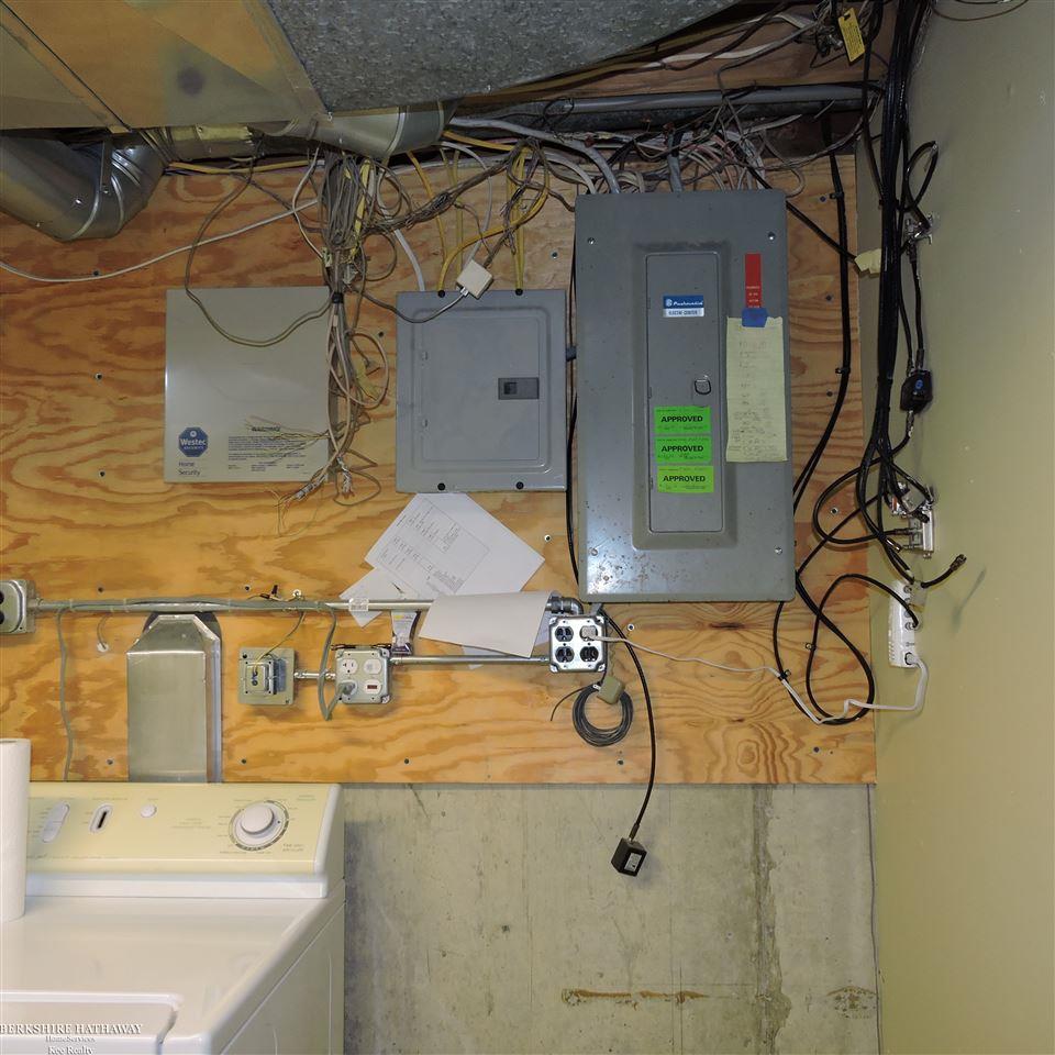 227 Old Perch Road Rochester, MI 48309 - Photo 46 of 48 200 Amp Service