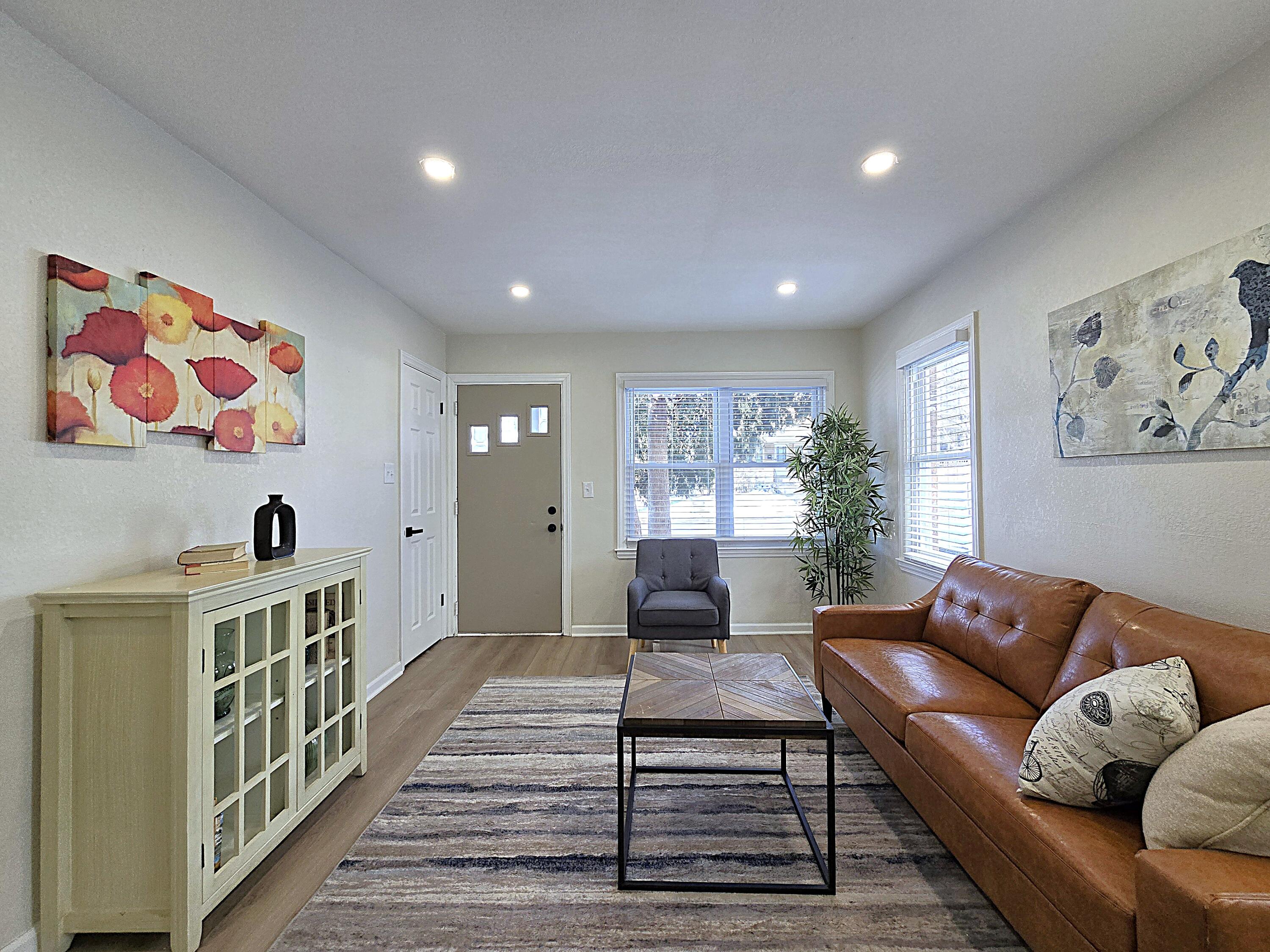 2546 South 13th Street Milwaukee, WI 53215 - Photo 11 of 53 Living Room
