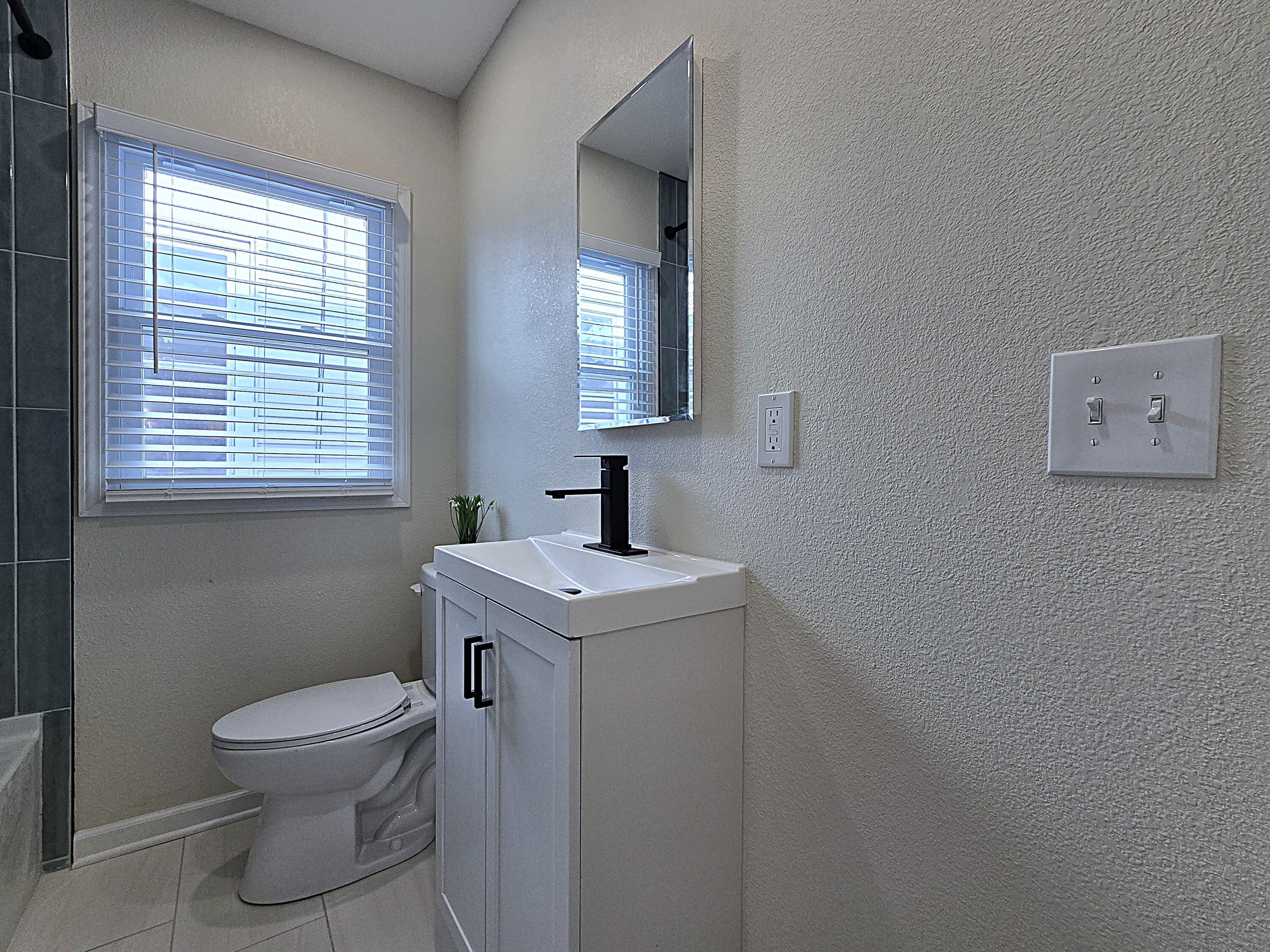 2546 South 13th Street Milwaukee, WI 53215 - Photo 14 of 53 Full Bath on Main