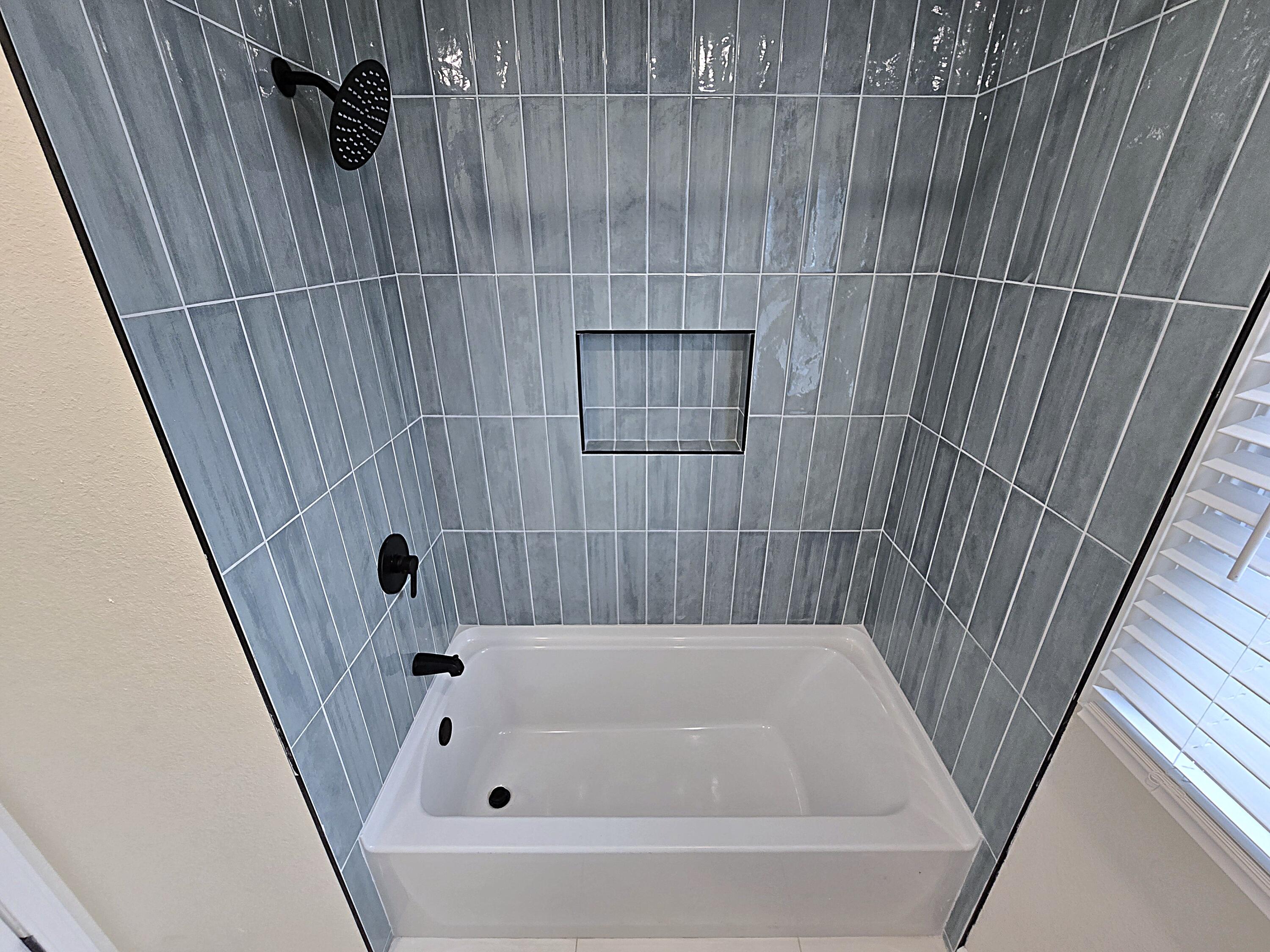 2546 South 13th Street Milwaukee, WI 53215 - Photo 15 of 53 Full Bath Tiled Surround