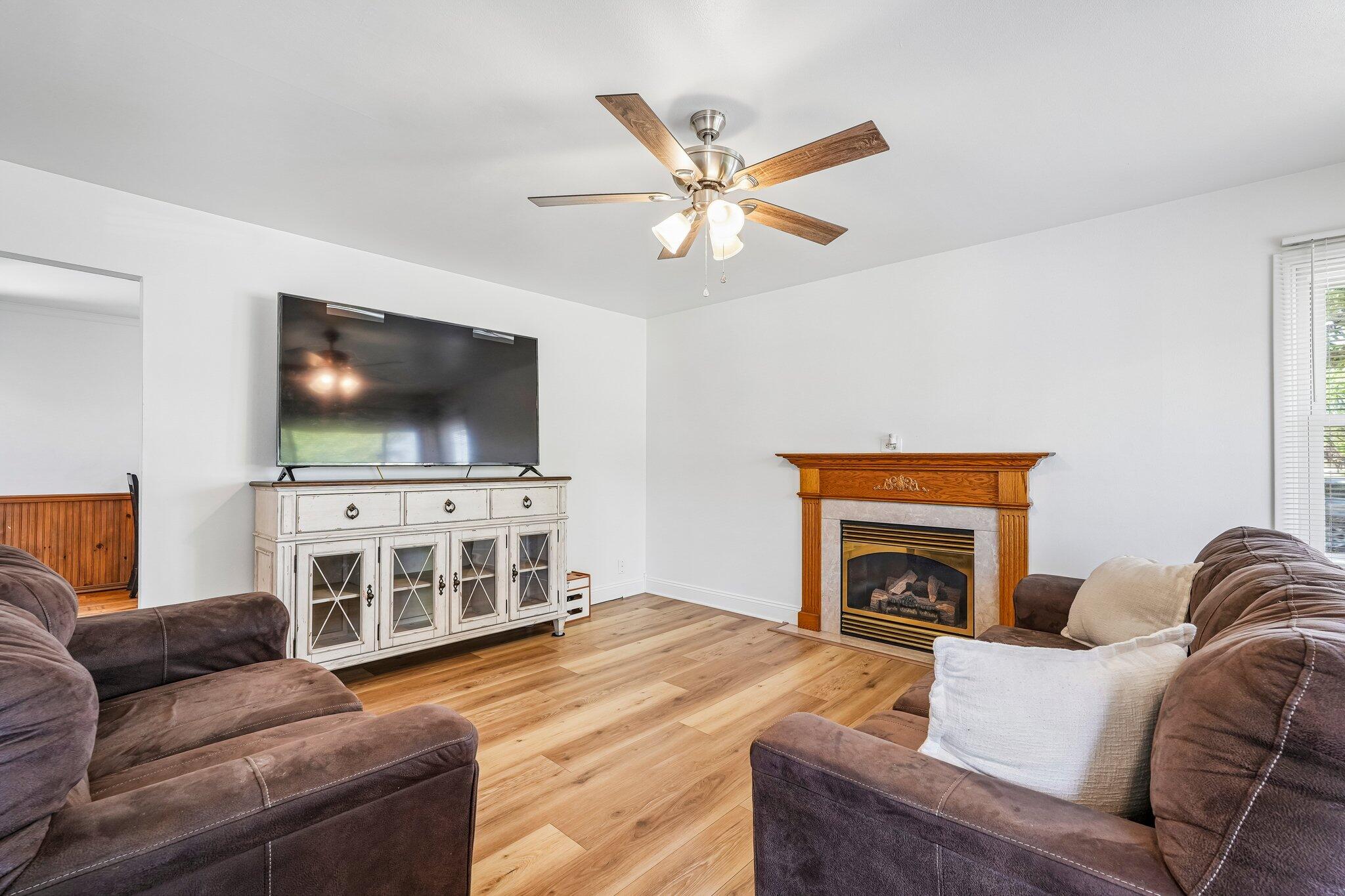 3940 Lasalle Street Racine, WI 53402 - Photo 6 of 37 Living Area
