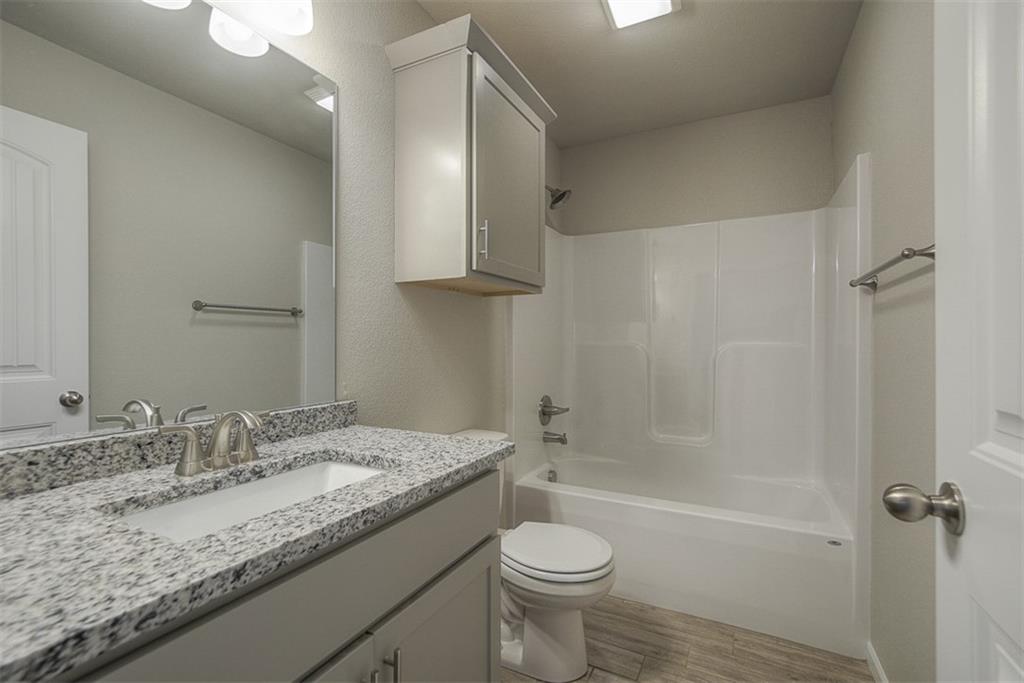 8408 North Greentree Drive Lenexa, KS 66227 - Photo 11 of 41