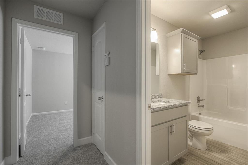 8408 North Greentree Drive Lenexa, KS 66227 - Photo 15 of 41