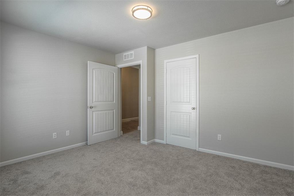 8408 North Greentree Drive Lenexa, KS 66227 - Photo 16 of 41