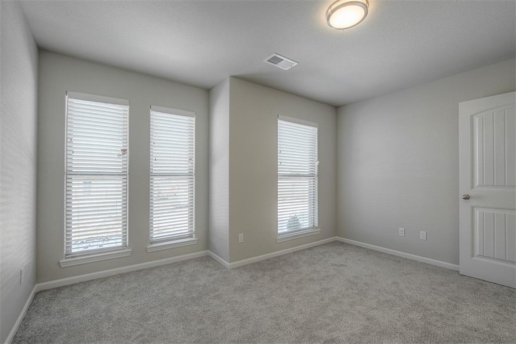 8408 North Greentree Drive Lenexa, KS 66227 - Photo 17 of 41