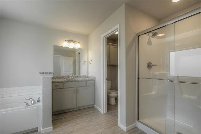 $462,725 | 8408 North Greentree Drive, Lenexa, KS 66227