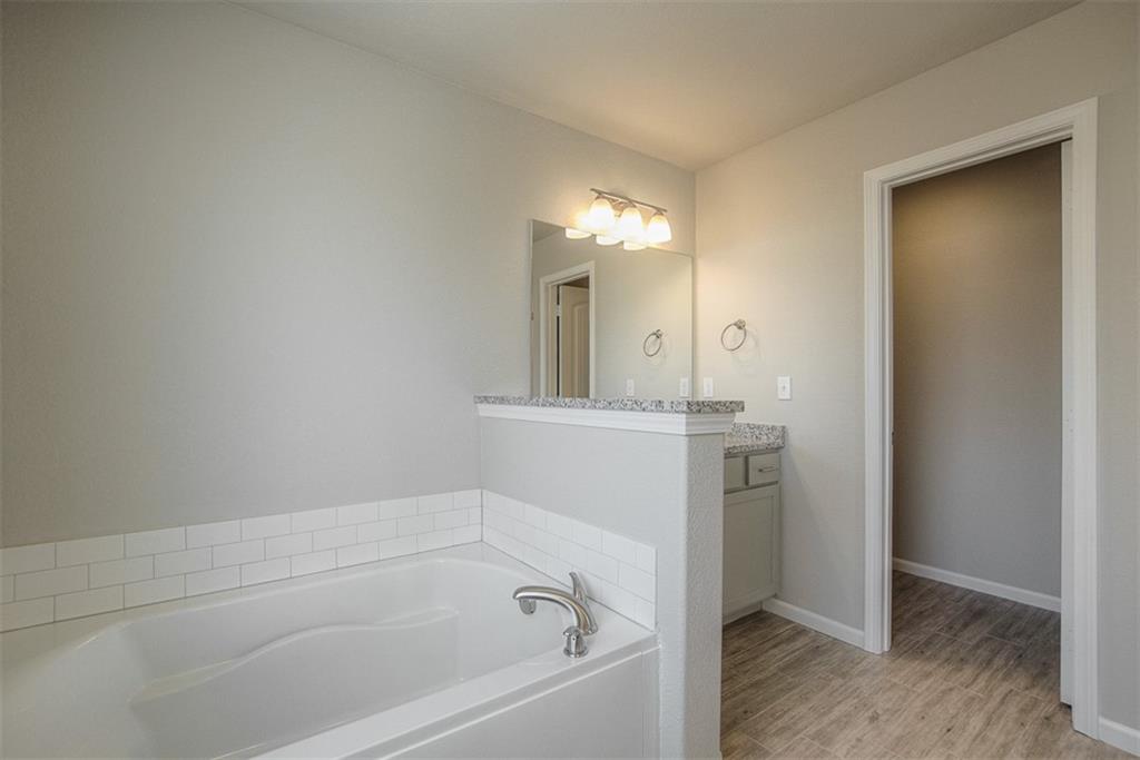 8408 North Greentree Drive Lenexa, KS 66227 - Photo 27 of 41