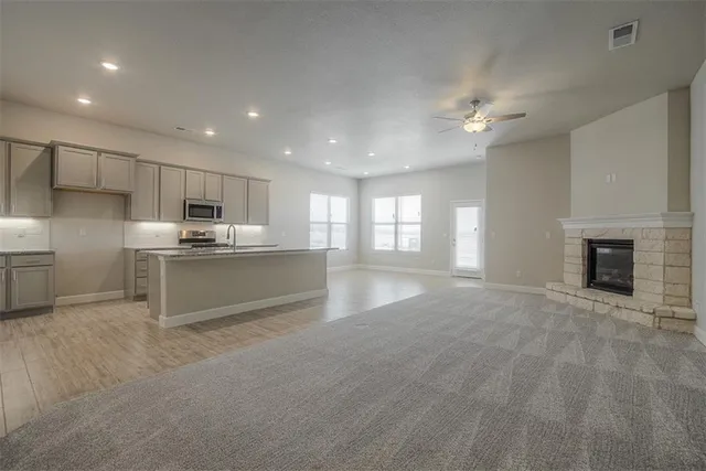 $462,725 | 8408 North Greentree Drive, Lenexa, KS 66227