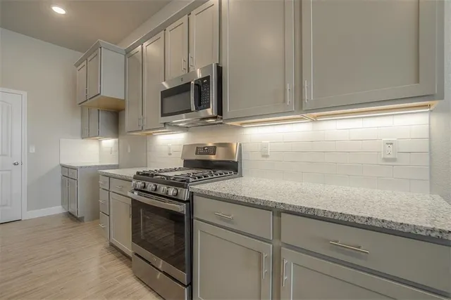 $462,725 | 8408 North Greentree Drive, Lenexa, KS 66227