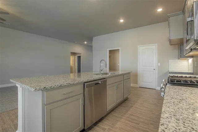 $462,725 | 8408 North Greentree Drive, Lenexa, KS 66227