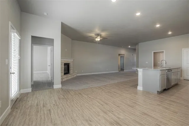 $462,725 | 8408 North Greentree Drive, Lenexa, KS 66227