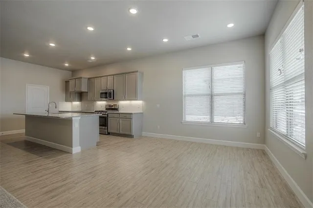 $462,725 | 8408 North Greentree Drive, Lenexa, KS 66227