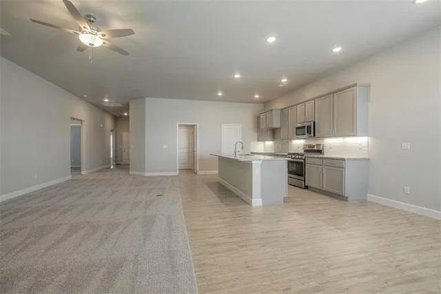 $462,725 | 8408 North Greentree Drive, Lenexa, KS 66227