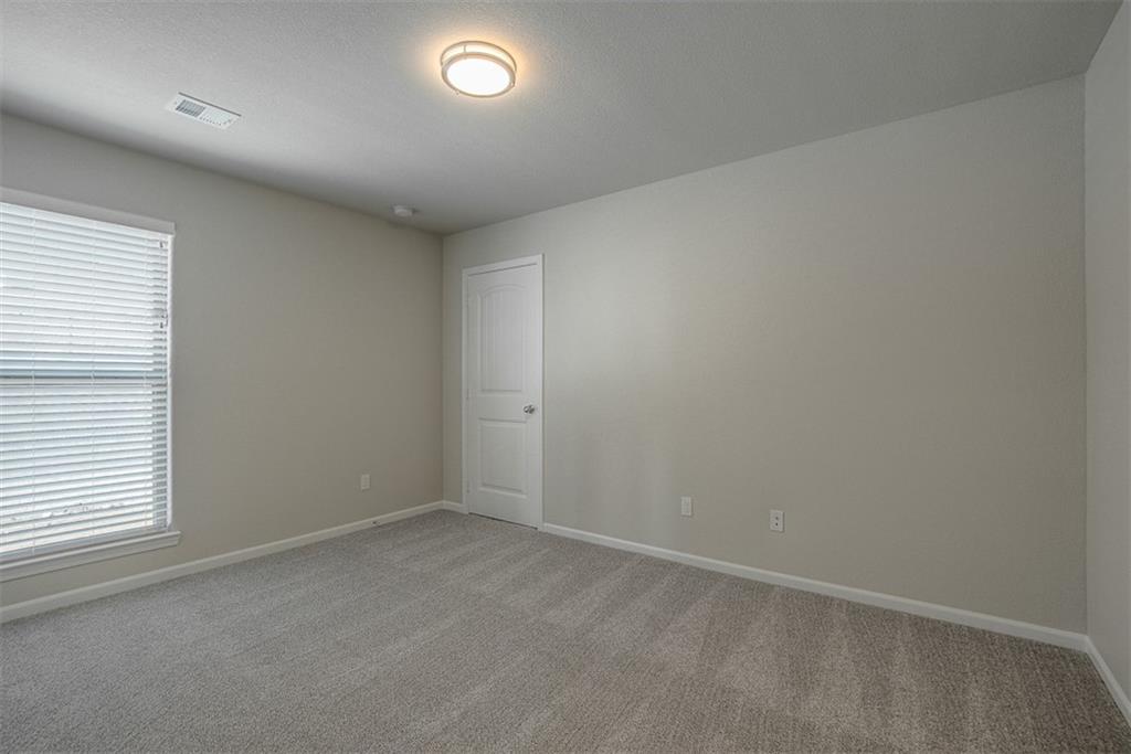 8408 North Greentree Drive Lenexa, KS 66227 - Photo 8 of 41