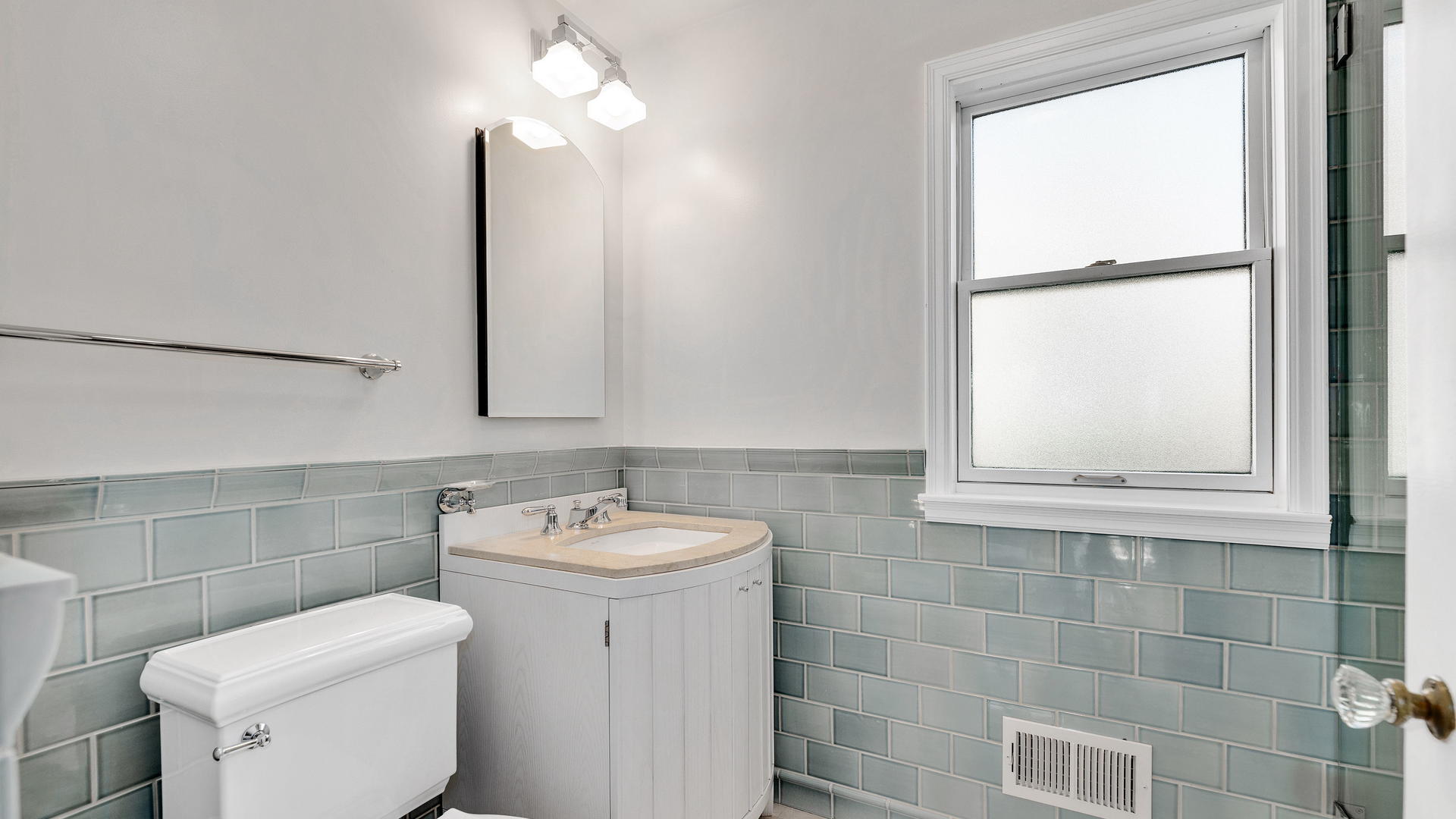105 Ravine Road Hinsdale, IL 60521 - Photo 23 of 35 a bathroom with a toilet sink and mirror