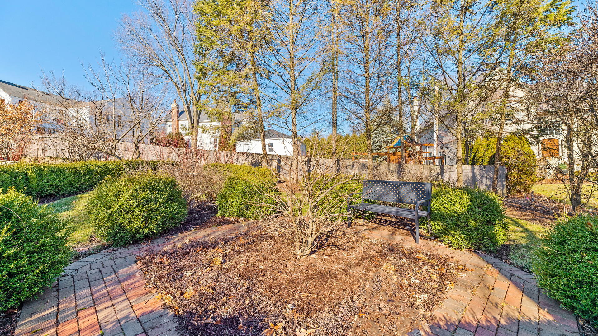 105 Ravine Road Hinsdale, IL 60521 - Photo 33 of 35 a view of backyard with plants and trees