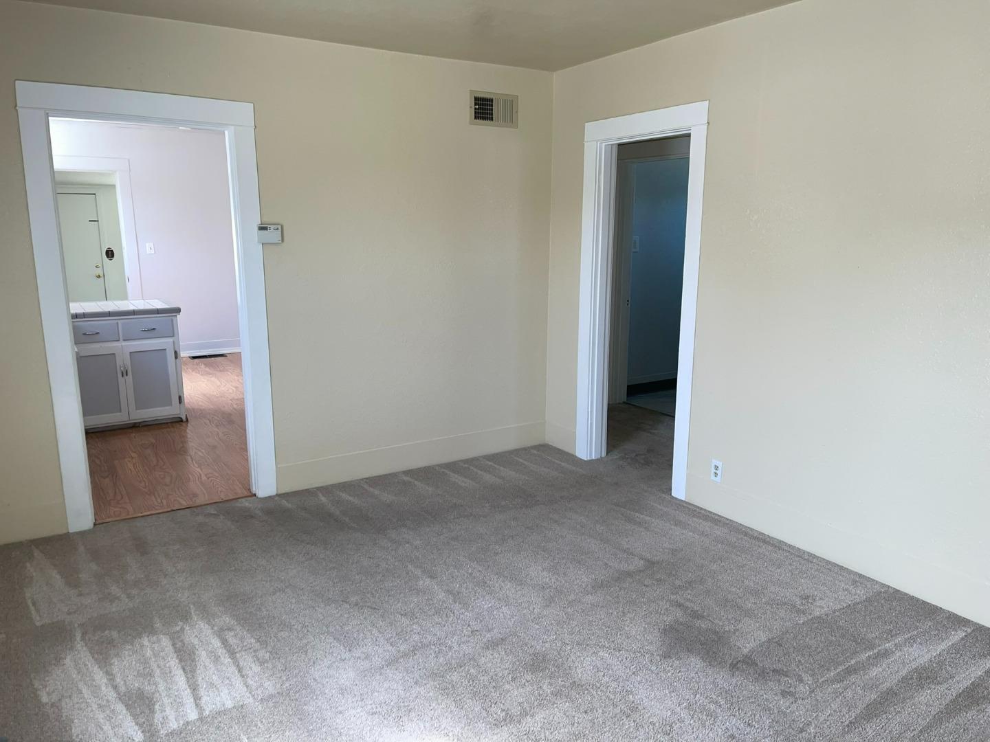 697 Middlefield Road Salinas, CA 93906 - Photo 4 of 27 Gallery Image 4